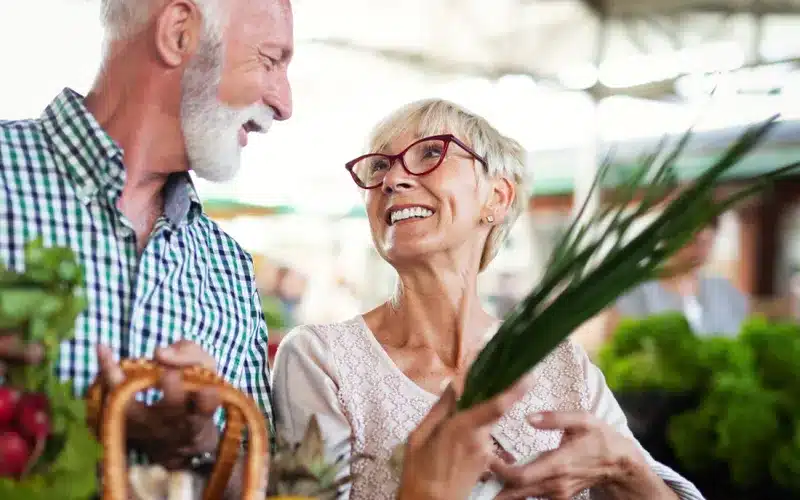 Des astuces simples pour rester actif et en bonne santé après 60 ans